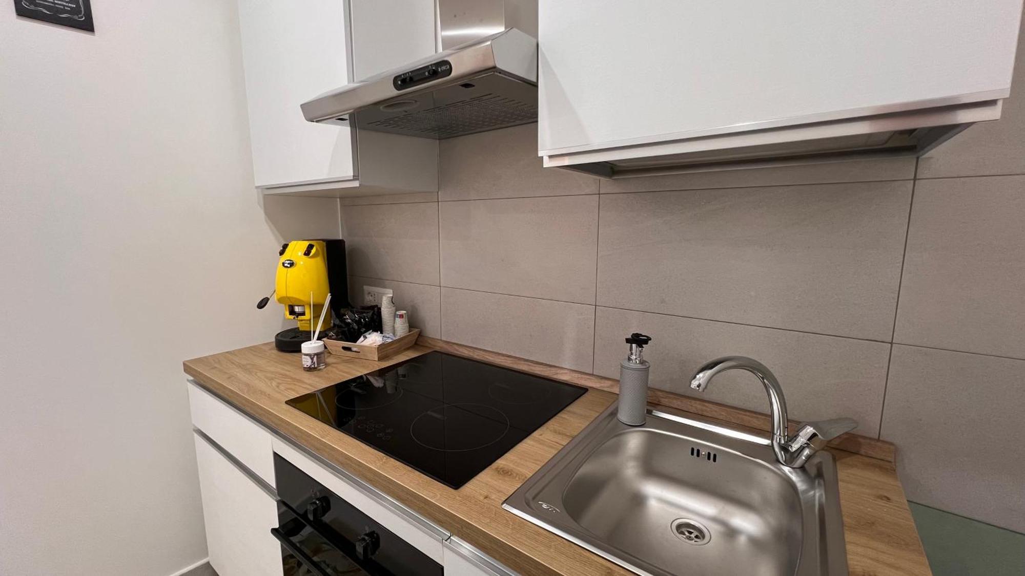 Holiday Home Number 8 Napoli Bagian luar foto