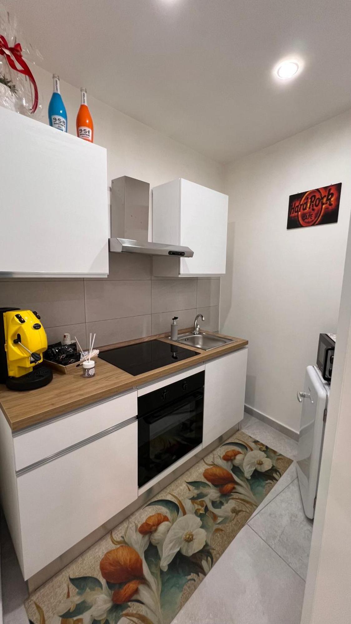 Holiday Home Number 8 Napoli Bagian luar foto