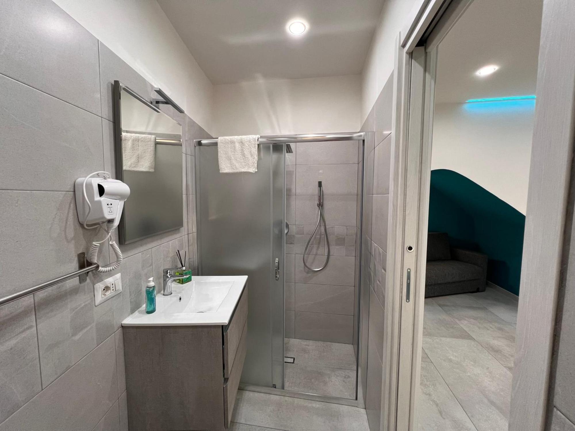 Holiday Home Number 8 Napoli Bagian luar foto